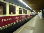 Rangierausfahrt des TEE Rheingold mit einer BR 103 aus dem Wiener Franz Josefs Bahnhof