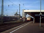 BR 103 235-8 verlsst mit dem Historischen TEE Rheingold am 27.04.2008 den Dortmunder Hbf um 8:52Uhr Pnktlich.
(ps: Schnes sounderlebnis von den Lftern.)