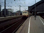 BR 103 184-8 verlsst den Klner Hbf mit einem Sdz