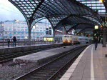 20.02.2009 17:36 Uhr. 103 235-8 verlsst mit nur einem Charterwagen den Klner Hbf von Gleis 1