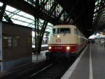 Wie laut Plan kam sie dann endlich auch: die 103 184-8 mit dem TEE 91301 von Dortmund HBf nach Dammodos am 09.04.2009 um 9:13 Uhr bei der Ausfahrt aus dem Klner HBf.
