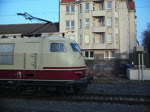 103 222-6 mit einem Gleismesszug in Hildesheim am 09.02.11 10 Abfahrt
