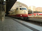 103 235-8 mit IC 2417„Hanseat“von Flensburg nach Kln Hbf kurz vor der Ausfahrt im Hamburger Hbf.20.11.2011