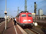 110 380-3 kam am 12.08.2007 als Ersatzlok für eine defekte 101 zum Einsatz un zog hier zusehen den NZ301 Dortmund->Milano-centrale
+CNL313 Dortmund->Wienwestbahnhof um 18:52