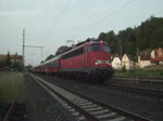 110 493-4 zieht am Morgen des 6. Julis 2011 den DZ 2752 nach Potsdam Hbf aus Kronach heraus.