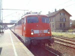 BR 110 auf der Neckar-Alb-Bahn vor einem Regionalexpress bei der Abfahrt in Wendlingen (Neckar) (25.7.2008)