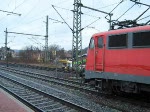 110 409-0 springt fr die defekte 101 067-7, die noch am Zugschluss mitgezogen wird, ein am IC Richtung Wiesbaden mit +30. Auf die  alten  ist halt noch Verlass. aufgenommen in Eisenach, 08.03.2008.
