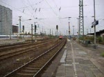 110 142-7 setzt sich nun an ihren Zug.(EDO, 23.07.07)
