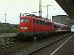 110 210 am 8.5.2010 mit dem Pilgerzug nach Lourdes in Duisburg Hbf bei der Abfahrt