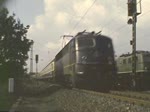 110.3 mit City-D-Zug (DC) Anfang Oktober 1977 auf der Ruhr-Sieg-Strecke. (Im Hintergrund Fahrzeuge für die Ausstellung  50 Jahre AW Freimann ).