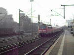 111 085 - 7 fhrt hier am 28.12.2008 mit RE 14209  aus Bielefeld nach Braunschweig, gefilmt bei der Afahrt aus Peine