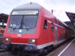 Ausfahrt eines Doppelstock-Zuges nach Donauwrth aus Plochingen Gleis 4. Der RE bestand aus Wagen der Bauart Mnchen und einer 111. (2006)