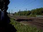 Eine BR 185 durchfhrt Dortmund Marten Sd am 10.05.2008 mit einem Historischen Sdz um 11:06 Uhr in Richtung Hbf kurz darauf fhrt der RE3 in die Gegenrichtung.
Glcklicherweise stand ich nicht am S-Bahn Steig der linie 4,
sondern an einer Fotostelle.