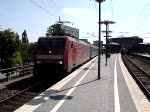 BR 189 am D247 und an ihn vorbei fhrt RE1 38083 Brandenburg Hbf-Werder Havel-Potsdam Hbf-BERLIN ZOOLOGISCHER GARTEN-Berlin Ostbahnhof-Hangelsberg-Frstenwalde (Spree)-Frankfurt (Oder)