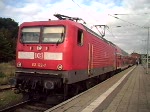 BR112 122-7(BW Rostock)mit RE38211 von Wismar nach Ludwigsfelde kurz vor der Abfahrt im Bahnhof Wismar.(13.09.08)
