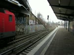 BR 114 mit einem Regionalzug bei der Durchfahrt durch Berlin Rummelsburg. 18.2.2012