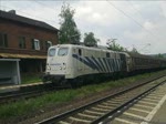 Die 139 260-4 der Lokomotion durchfuhr am 25.6.10 mit einem Güterzug den Bahnhof Himmelstadt in Richtung Würzburg.