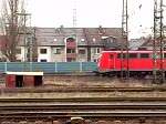 139 157-2 verlsst am 28.03.2009 den Seelzer Rangierbahnhof.Sehr schn zu hren,das Signal das sie dabei ablsst:-)
