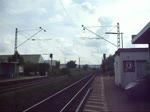 E40 128 und 110 292 durchfuhren am 4.8.10, mit zwei Silberlingen, der eine sogar noch grau, und einem Gterwagen Himmelstadt in Richtung Gemnden.