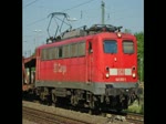 140 018-3 mit leeren Autotransportwagen bei der Durchfahrt durch Eichenberg in Richtung Sden.