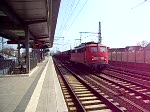 BR 140 bei der Durchfahrt des Bahnhofes Hannover/Linden am 07.04.2009