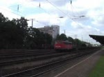 Die BR 140 172-8 durchfhrt mit einem Gterzug Kln-West.