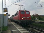 Die 140 799-8 passierte mit dem OMFESA-Containerzug den Bahnhof Himmmelstadt in Richtung Gemünden.