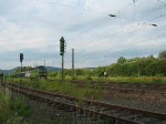 Der Zug mit den drei Holzrollern kam bislang jeden Donnerstag um die gleich Zeit, zweimal ist er so vorbeigefahren, einmal mit +180, und diesmal wollte er sich frher als erwartet vorbeischleichen,