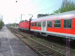 Am 14.4.09 verlsst 143 340-8 mit einer RB nach Pinneberg den Bhf. Elmshorn.