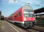 Die RB 26729 nach Weienfels verlie am 26.7.10 mit schiebender 143 337 Leipzig-Leutzsch in Richtung Lpz.-Rckmarsdorf.