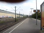 Eine Br.143 mit eine RE-Garnitur der Ex-Silberlingen in Verkhehrsrot rauschte am 29.04.07 durch den Bahnhof S-Obertrkheim.