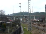 Gleich hat die etwas kurz geratene RB aus Naumburg (Saale) Hbf den Bahnhof Saalfeld (Saale) erreicht.