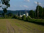 Eine RB nach Groheringen hat gerade auf 100 km/h beschleunigt, nachdem sie aus Saalfeld (Saale) ausgefahren ist.