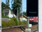 143 153-5 verlsst mit einer RB nach Lichtenfels den Bahnhof Orlamnde.