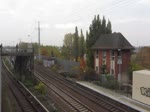 Durchfahrt eines Doppelstockzuges mit einer Lok der BR 143 durch Berlin Karlshorst, 22.10.2012
