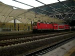 Ein RE nach Leipzig Hbf verlsst den Flughafenbahnhof Leipzig/Halle von Gleis 1.