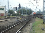 143 001-6 mit D 88574 von Cottbus nach Warnemnde bei der Einfahrt im Bahnhof Warnemnde.(07.08.10)Danke an den Tf fr das Makro