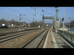 Aktueller Bahnbetrieb - Am 05.03.2011 hat 185 571-7 mit ihrem  Kistenzug die Geislinger Steige hinter sich gelassen als sie den Bahnhof von Amsteten durchfhrt.
