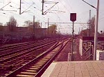 BR 155 mit einem Containerzug am 07.04.2009 bei der Durchfahrt des Bahnhofes Hannover/Linden