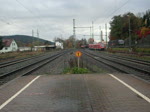 Whrend eine 155 mit einem Gterzug auf Gleis 2 durchfhrt, kommt ein 612er als RB Lichtenfels-Kronach auf Gleis 5 in Kronach an. Das Video entstand am 5. November 2009.