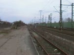 Eine 155, fhrt am 12.03.2010 mit einen Neuwagenzug in Lehrte ein.