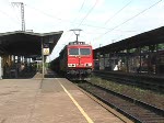 Lok 155 017-7 zieht einen gemischten Gterzug durch den Bahnhof Frth (Bayern).
