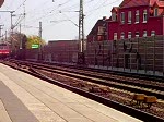 BR 155 mit einem langen Kesselzug fuhr am 07.04.2009 durch den Bahnhof Hannover/Linden