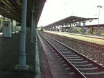 155 160 und eine abgebgelte BR 180 fahren am 26.09.09 mit einem Gterzug durch Riesa Richtung Dresden.