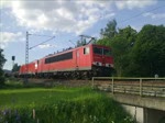 Die 155 055 zog am 4.6.10 eine 185 und einen Flachwagenzug.