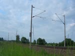 155 087-0 mit gemischten Güterzug, als Gegenzug 151 017-1 mit einem Containerzug, bei Zschortau. 21.05.2016