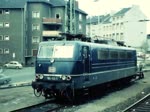 Die 184 112 bringt in den frühen Morgenstunden den historischen Rheingold am 23.