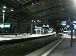 Ein ICE aus Köln fährt ein in den Berliner Hauptbahnhof.