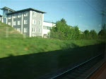Fahrt mit dem ICE von Hamburg HBF nach Mnchen HBF am 10.05.08.
Auf dem Video: Lautsprecheransage, Begegnung einer E-Lok Baureihe 111 mit Doppelstockwaggons, Durchfahrt durch einen BHF und anhalten vor einem roten Signal kurz vor Augsburg.
