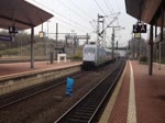 Hier fährt die für Detour Werbende 101 016 mit ihrem IC in Kassel Wilhelmshöhe ein und kurze Zeit später fährt an dem zug vorbei ein leider unbekannt gebliebener ICE 1.